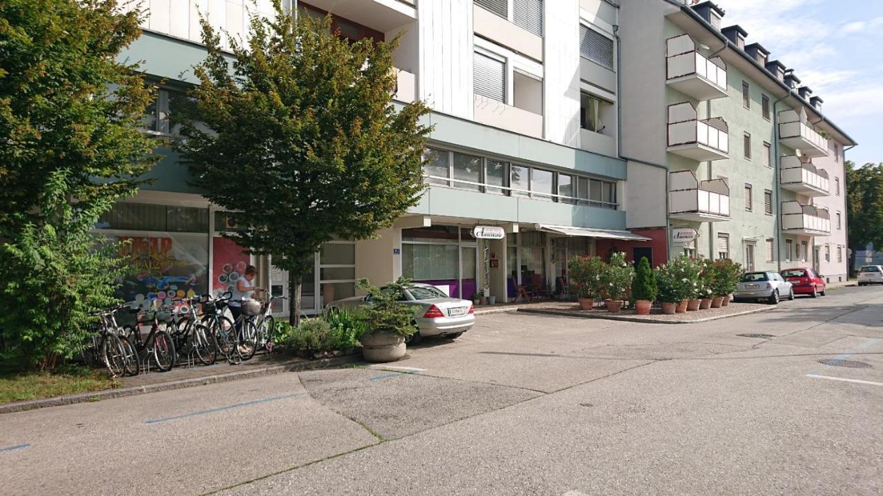 Wohnen Im Kolonialstil Inklusive Tiefgarage, Kontaktloser Check-In Klagenfurt am Woerthersee Exterior photo